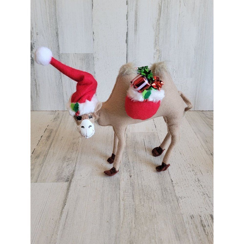 Annalee camel gift carrier 2011 Xmas figure santa hat plush